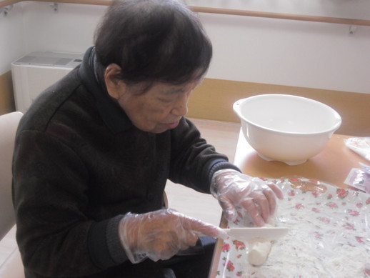 1.まずは具材を伸ばして小さくカット。.jpg
