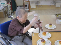 2.あんこクリームをデコレーション.jpg