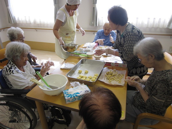 2 バナナやとあんを包み込もう.jpg