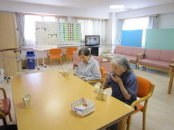5.もぐもぐ、おいしいな.jpg
