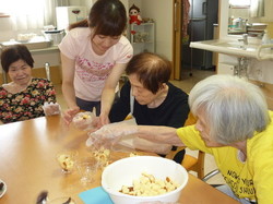 ②そのままでも美味しそうなカステラをふんだんに盛り付けて。.jpg