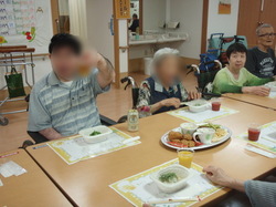 ②それではカンパーイ!!※左、左から2番目NG.JPG