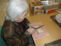 ②焼豆腐を、切って.JPG