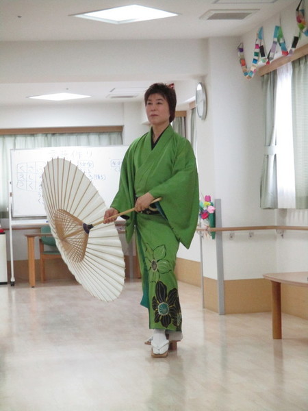 ④衣装チェンジで登場.jpg