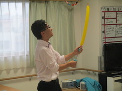 ⑤風船を膨らまします.jpg