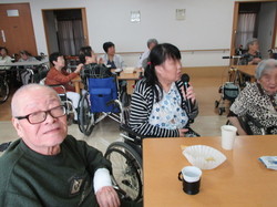 ⑥「コーヒーのおかわりおくれ~」.jpg