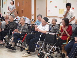 ⑧拍手 パチパチ.jpg